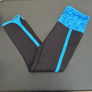Lululemon Black and Blue Cropped Leggings - Size 4